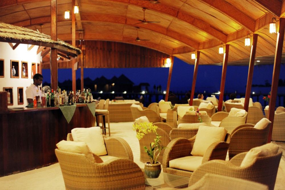 content/hotel/Nika Island Resort/Dining/NikaIslandResort-Dining-BepiBar-03.jpg